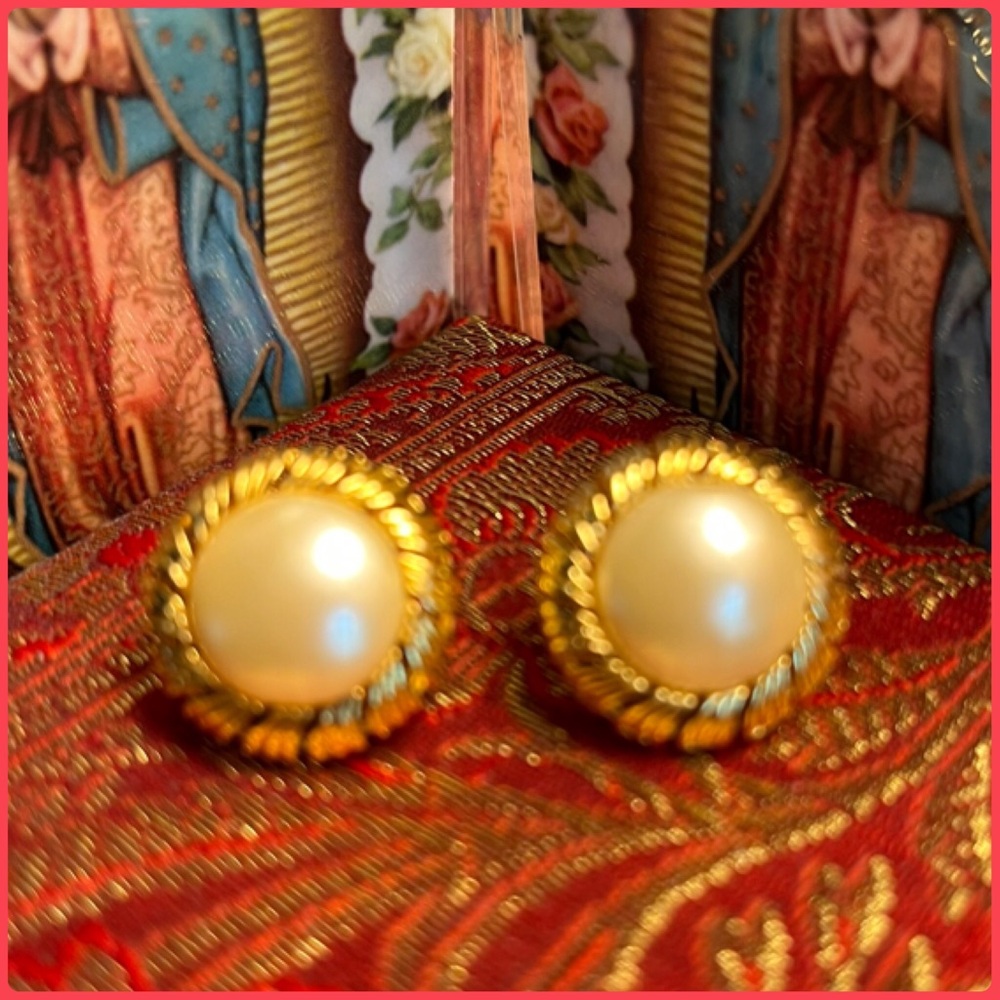 Gold and Cream Pearl Earrings